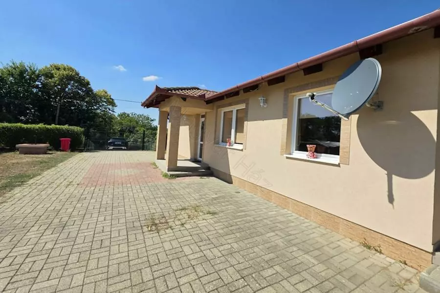 House In Vásárosbéc-diópuszta, Baranya