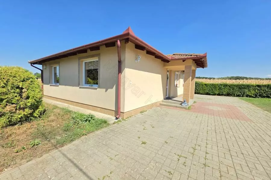 House In Vásárosbéc-diópuszta, Baranya