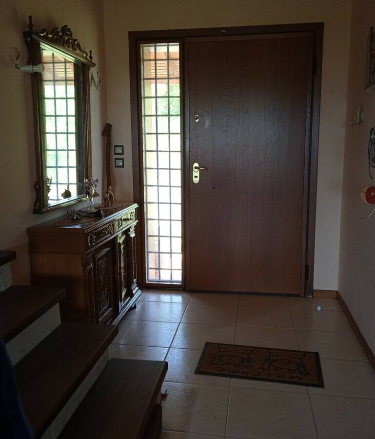 For Sale Detached House 300 M² In The Suburbs Of Thessaloniki