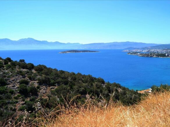 For Sale Land 4500 M² In Crete