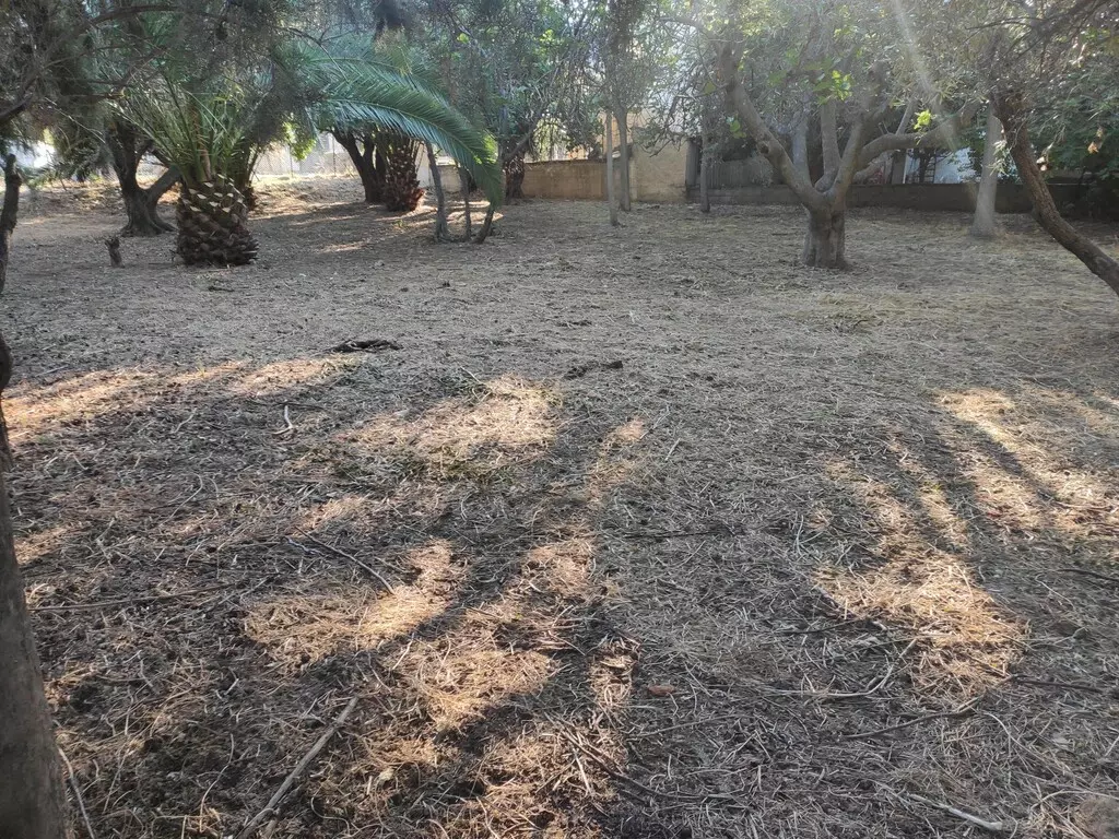 For Sale Land 965 M² In Attica