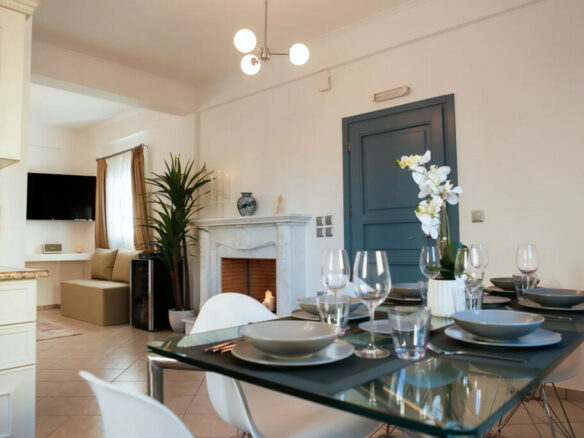 4-bedroom Villa In Santorini, Greece (150 M²)