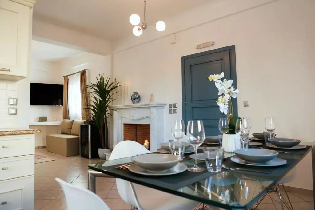 4-bedroom Villa In Santorini, Greece (150 M²)
