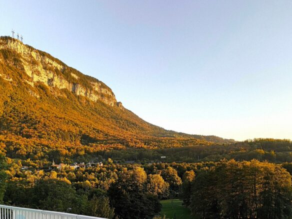 House Of 180 M² With Lake Views In Aiguebelette
