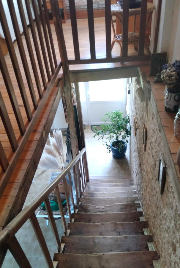 Apartment Of 180 M² With 4 Bedrooms And Barns In Charente