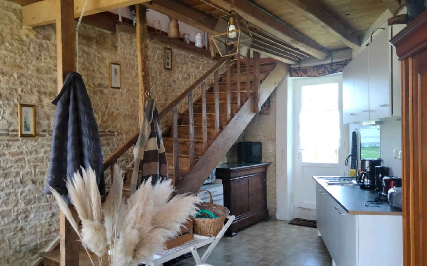 Apartment Of 180 M² With 4 Bedrooms And Barns In Charente