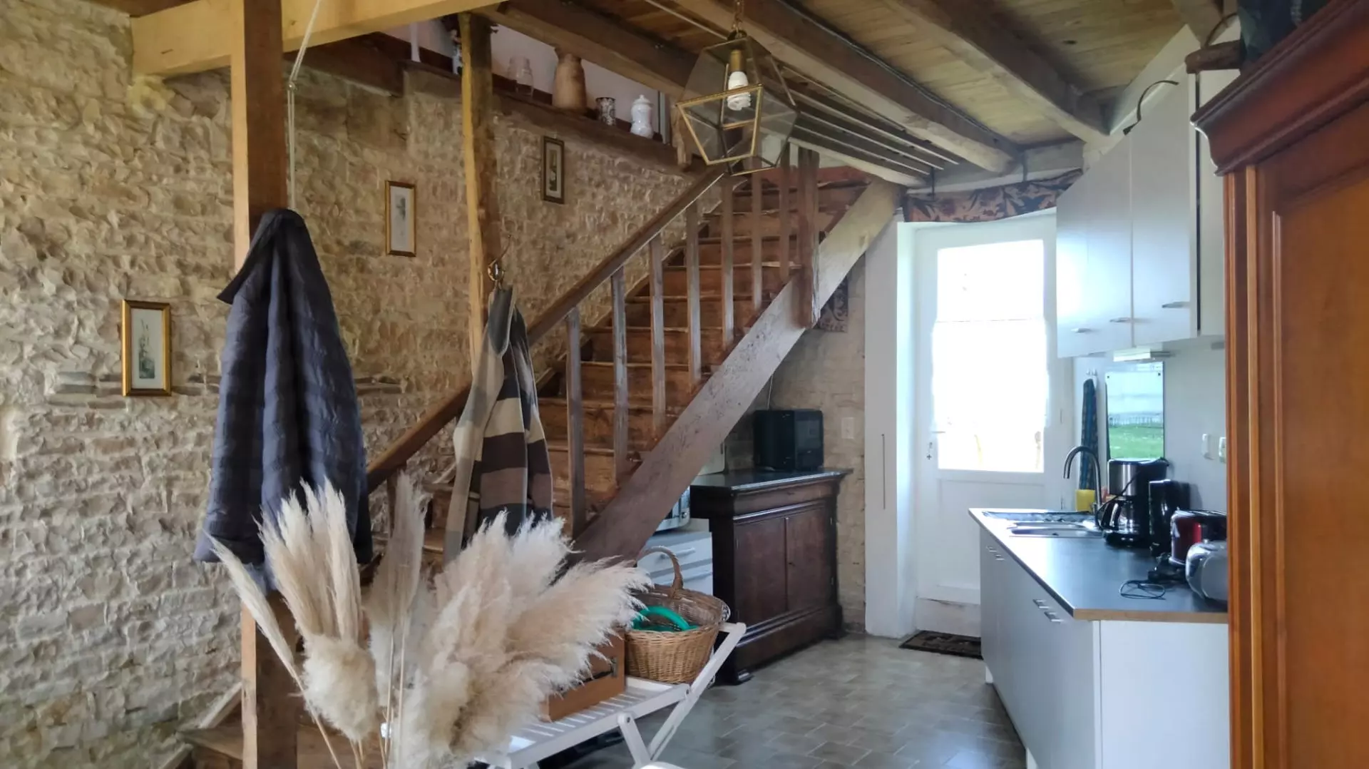 Apartment Of 180 M² With 4 Bedrooms And Barns In Charente