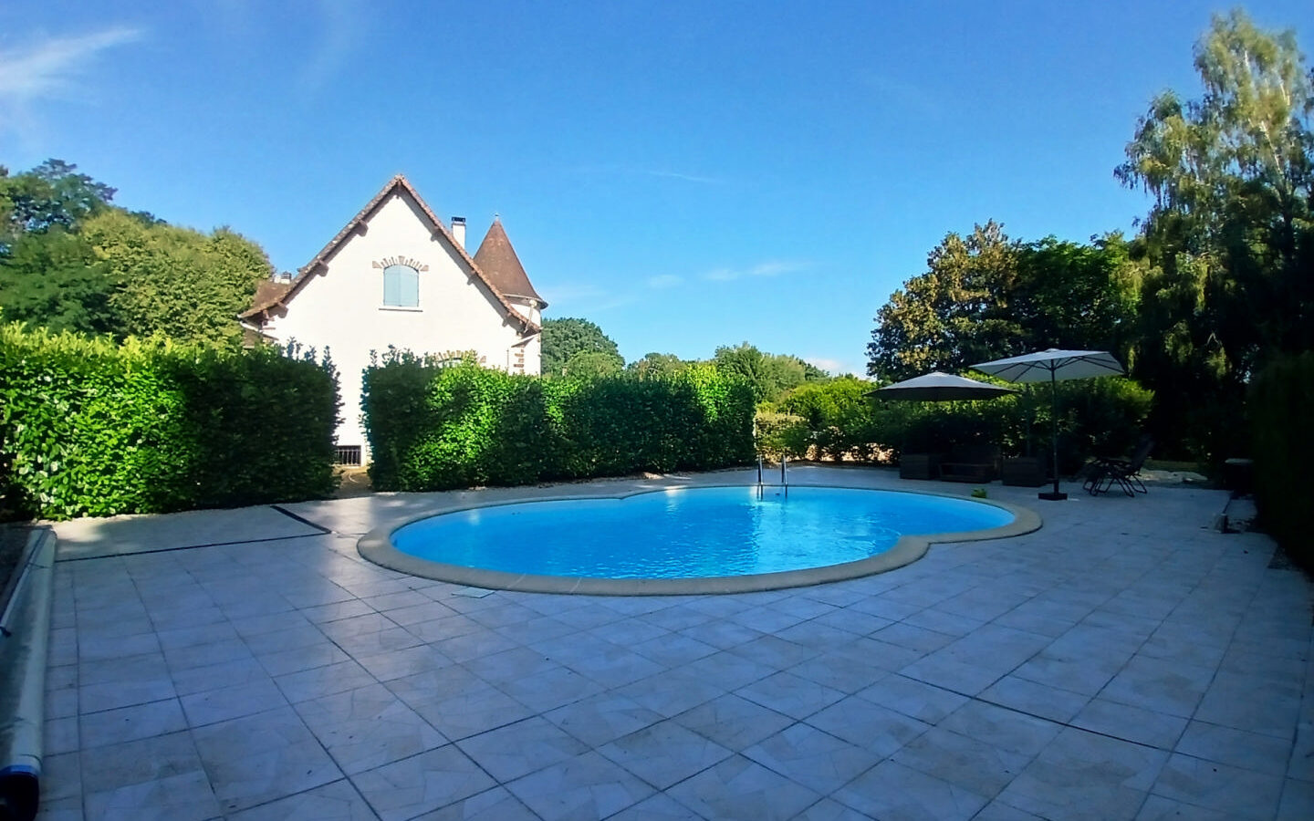 5-bedroom House In La Coquille, France (195 M²)