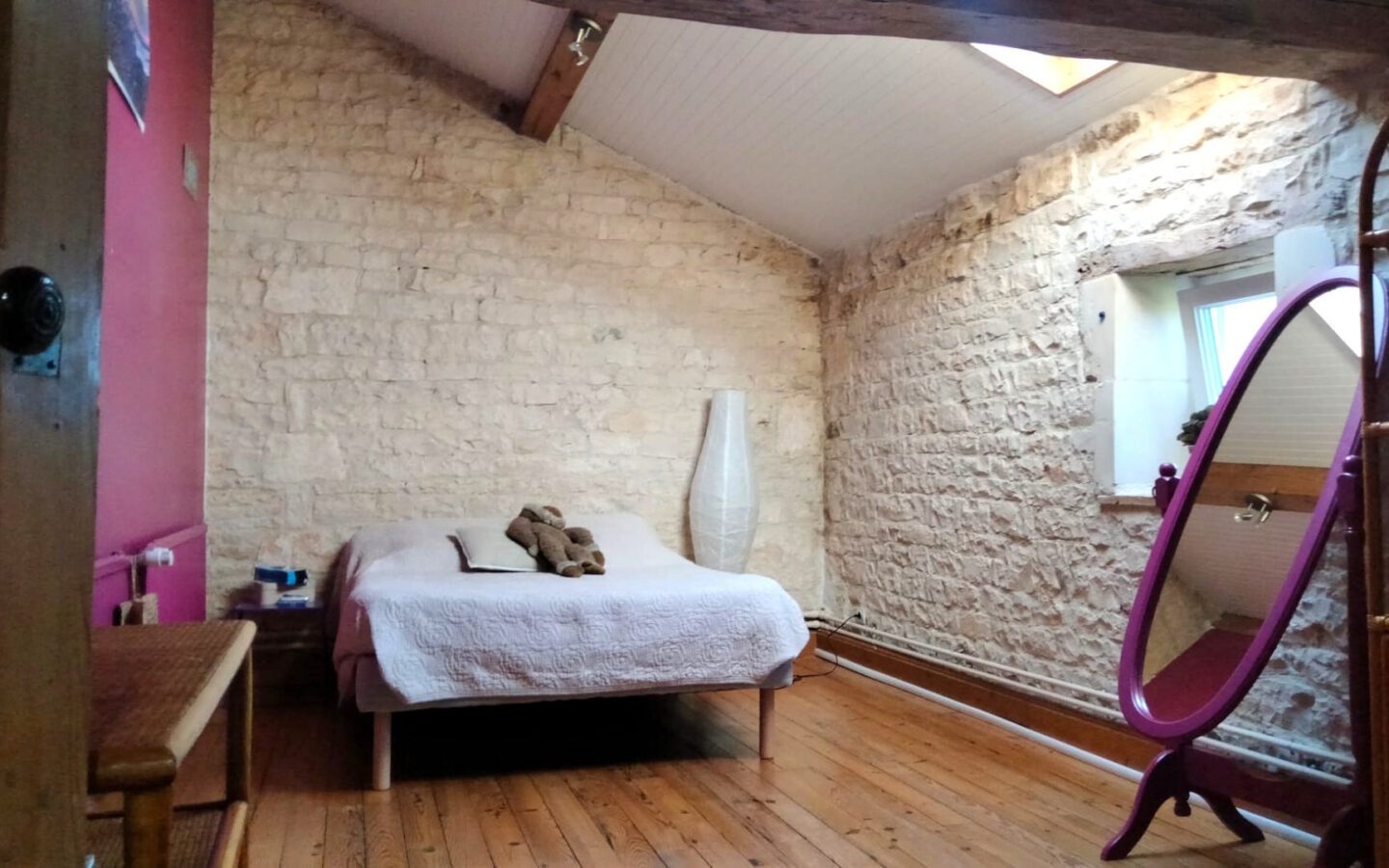 Apartment Of 180 M² With 4 Bedrooms And Barns In Charente