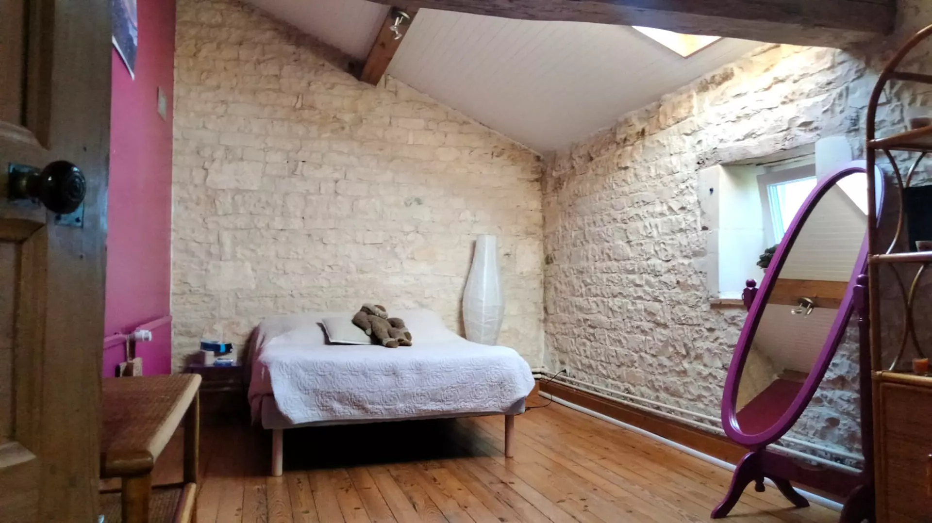 Apartment Of 180 M² With 4 Bedrooms And Barns In Charente