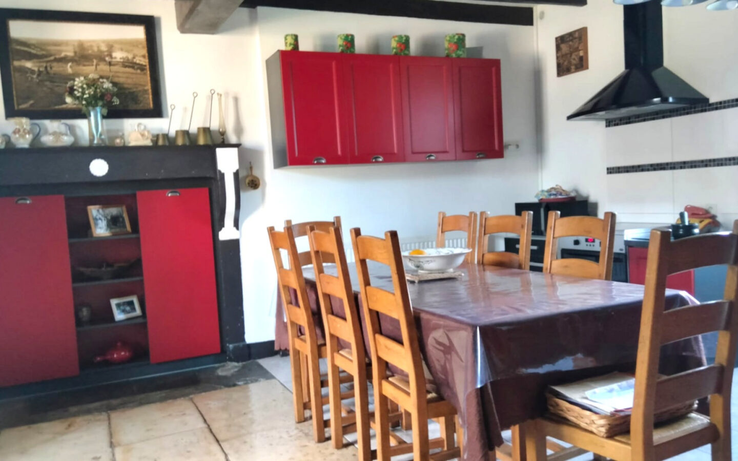 Apartment Of 180 M² With 4 Bedrooms And Barns In Charente