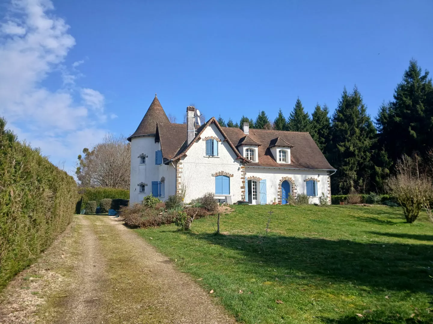 5-bedroom House In La Coquille, France (195 M²)