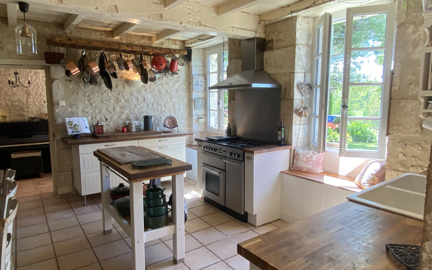 7-bedroom Country House In Saint-romain, France (300 M²)