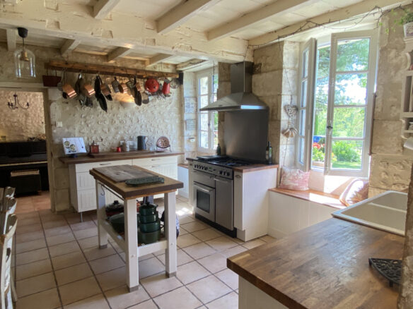 7-bedroom Country House In Saint-romain, France (300 M²)