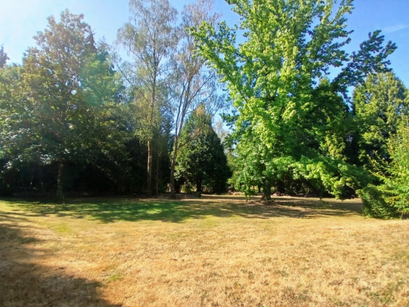 5-bedroom House In La Coquille, France (195 M²)