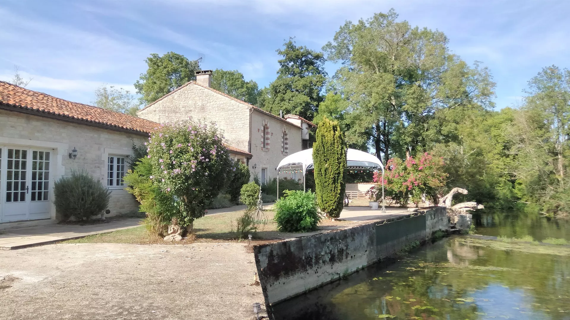 2-bedroom Mill In Luxe, France (336 M²)