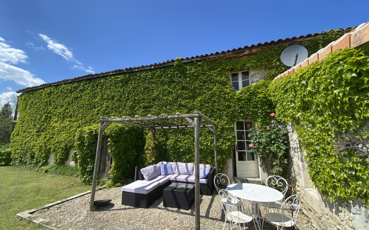 7-bedroom Country House In Saint-romain, France (300 M²)