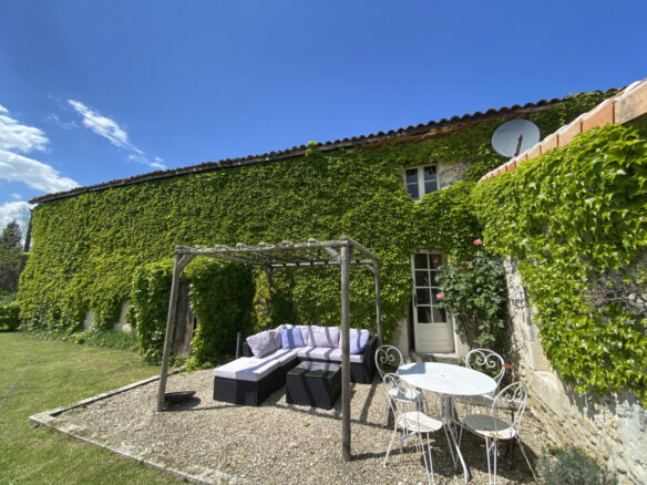 7-bedroom Country House In Saint-romain, France (300 M²)