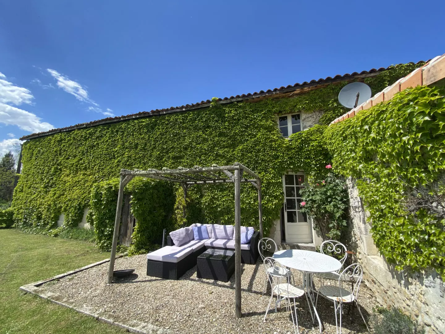 7-bedroom Country House In Saint-romain, France (300 M²)