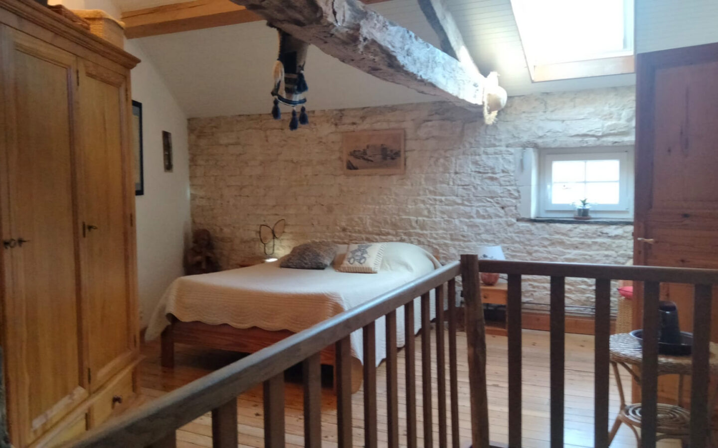 Apartment Of 180 M² With 4 Bedrooms And Barns In Charente