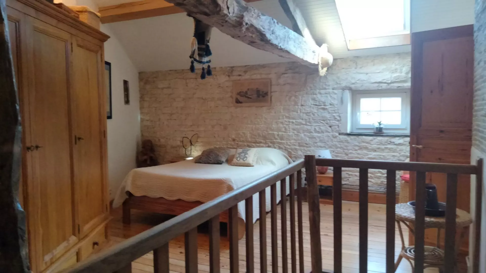 Apartment Of 180 M² With 4 Bedrooms And Barns In Charente