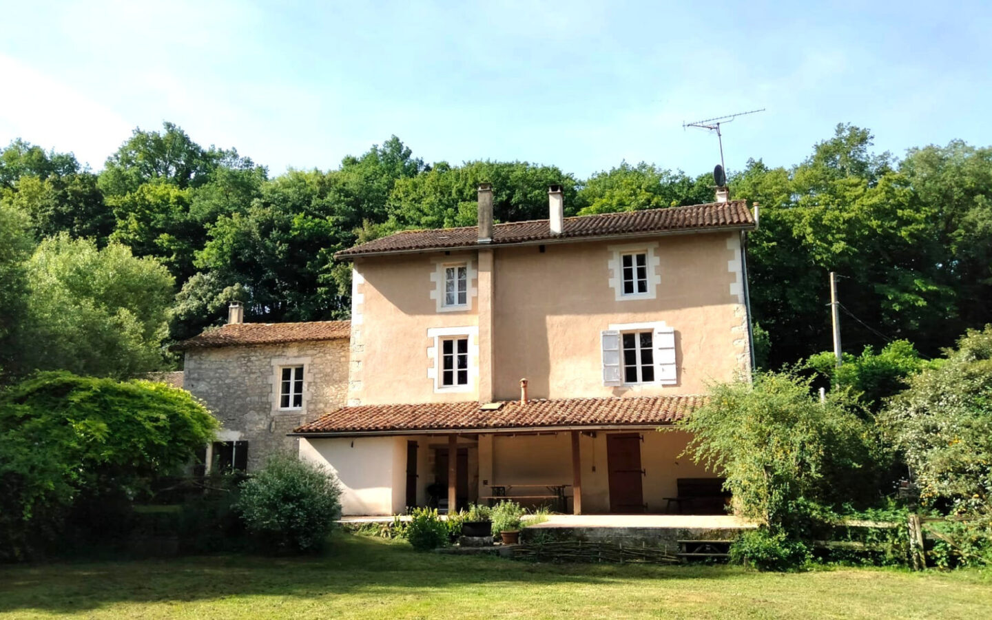 6-bedroom Mill In Nanteuil-en-vallee, France (294 M²)