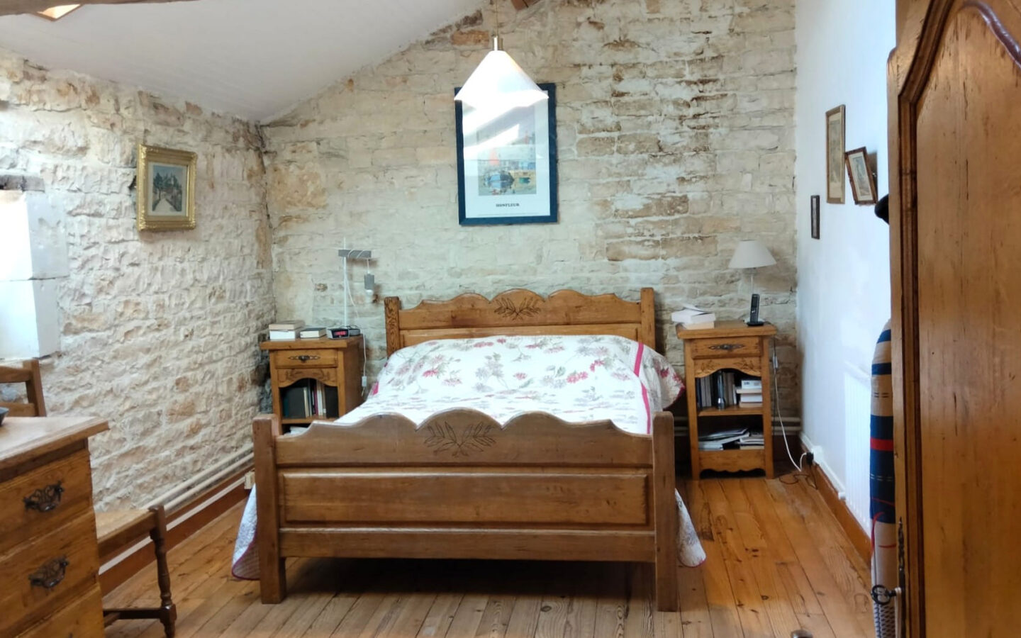 Apartment Of 180 M² With 4 Bedrooms And Barns In Charente
