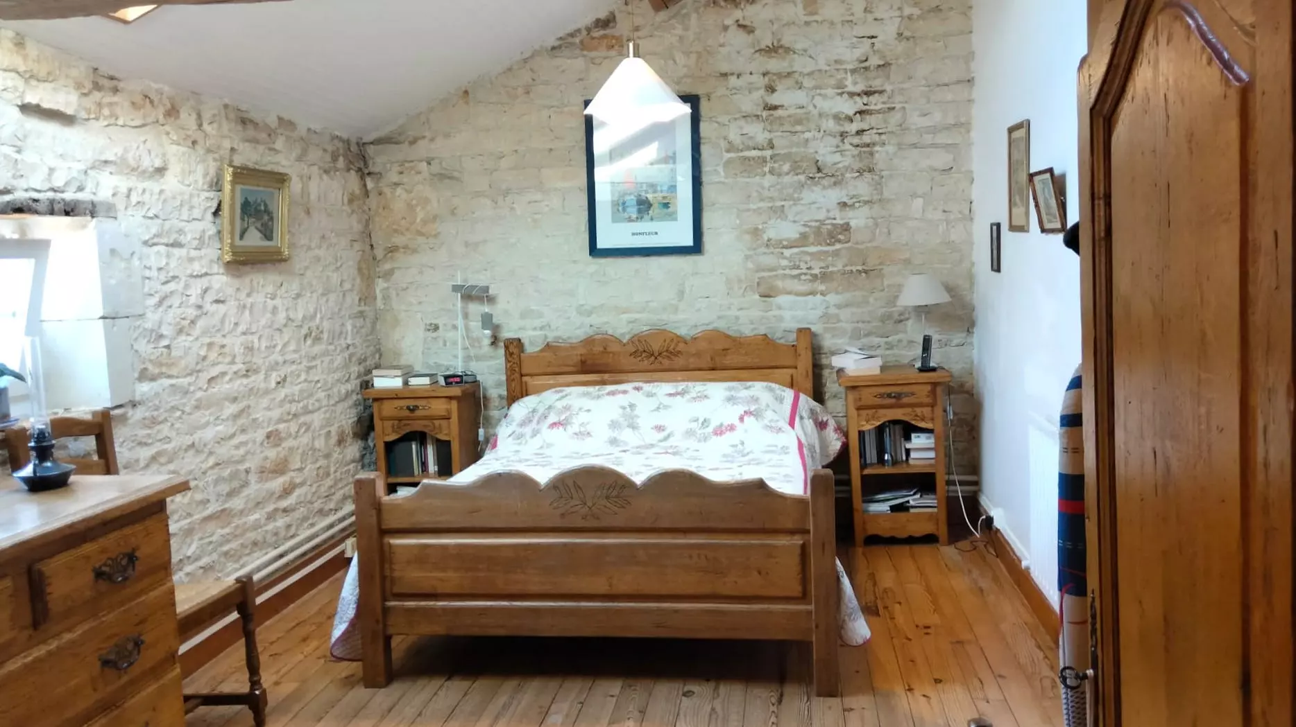 Apartment Of 180 M² With 4 Bedrooms And Barns In Charente