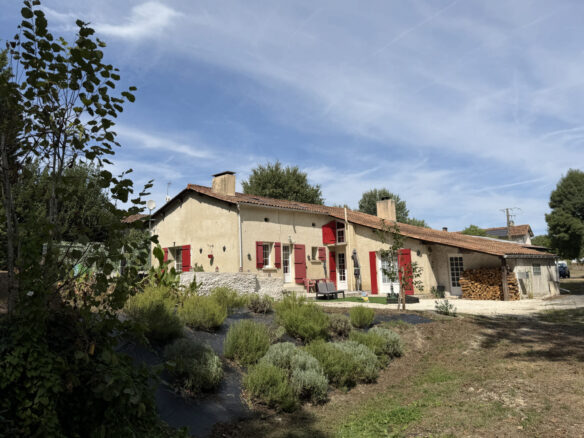 House Of 100 M² With Garden In South Charente-maritime
