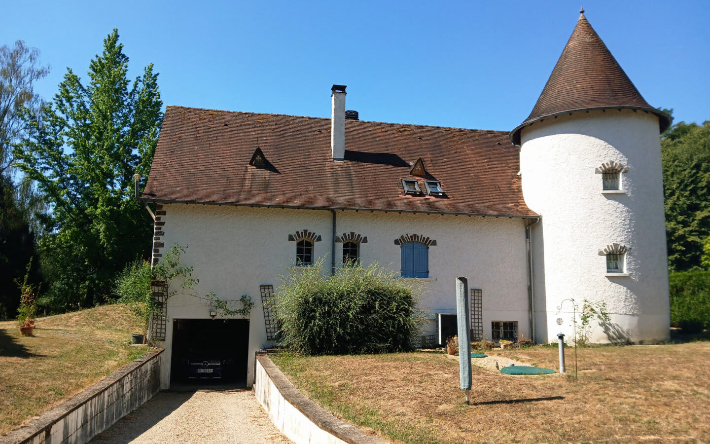 5-bedroom House In La Coquille, France (195 M²)