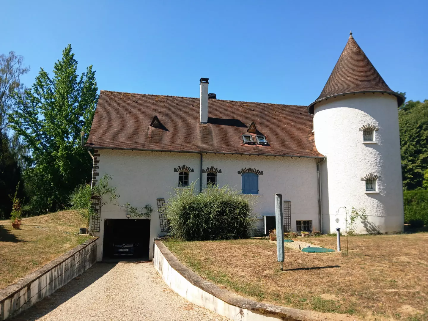 5-bedroom House In La Coquille, France (195 M²)