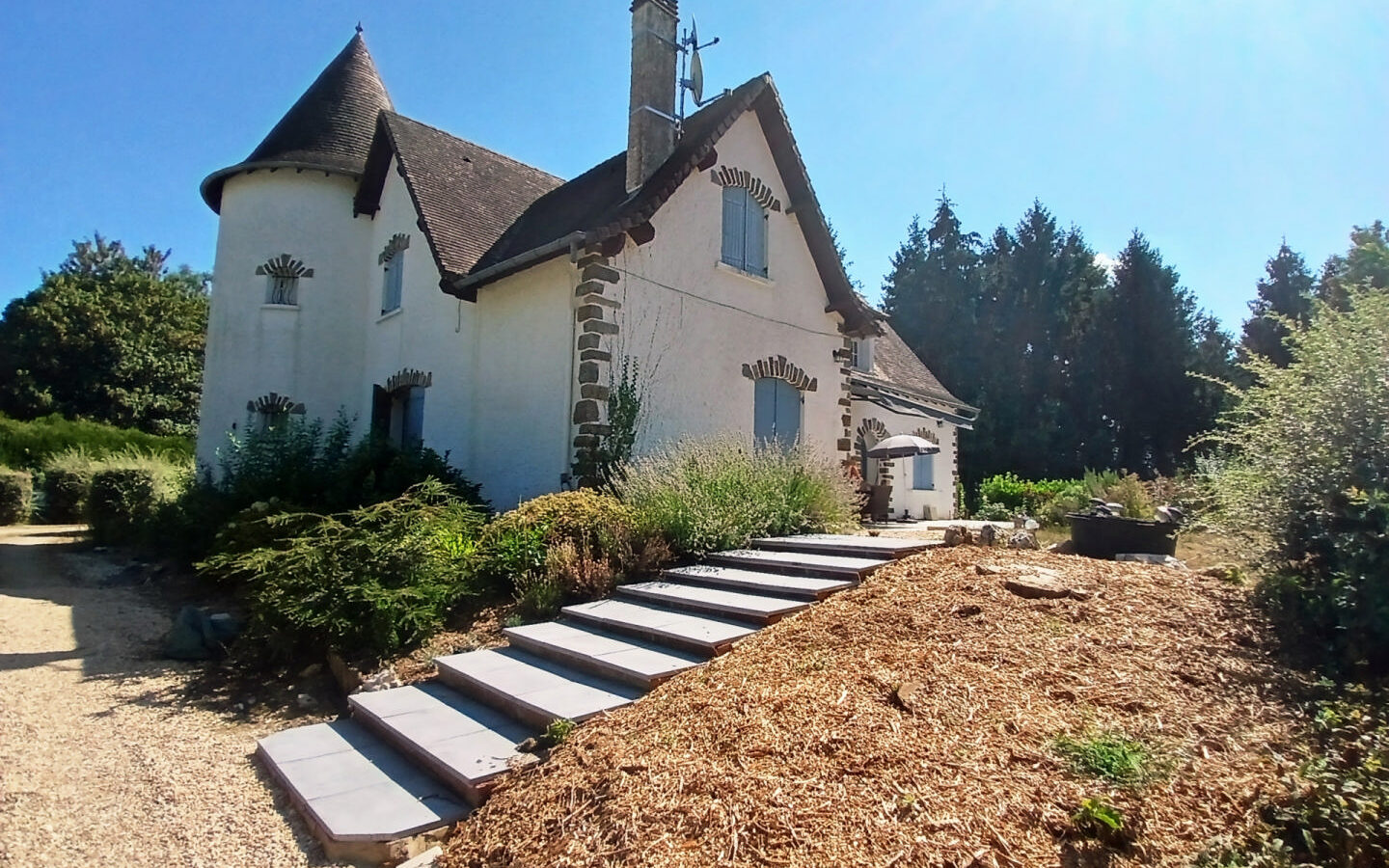 5-bedroom House In La Coquille, France (195 M²)