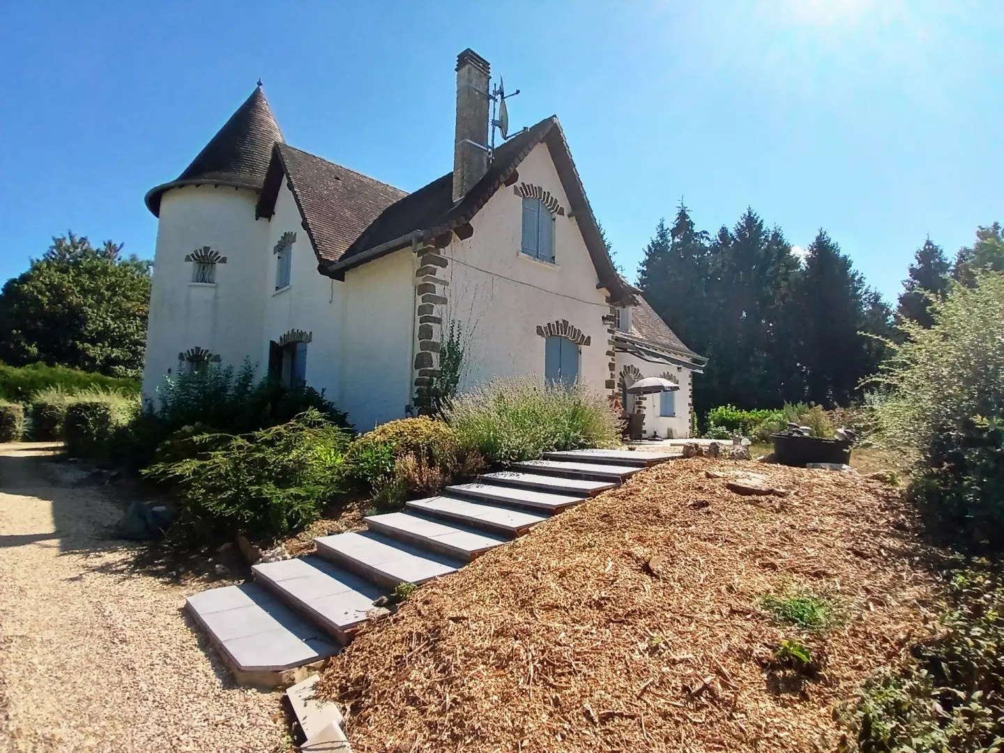 5-bedroom House In La Coquille, France (195 M²)