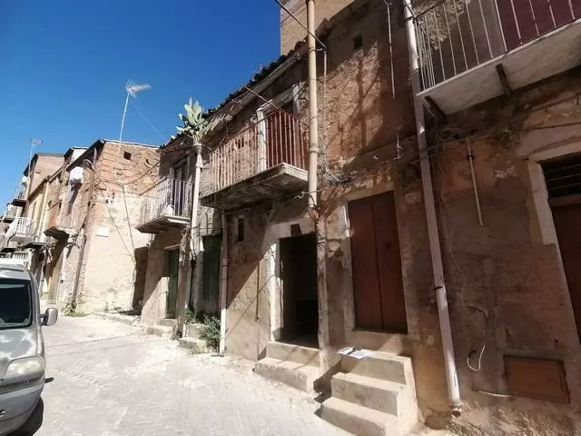 Townhouse Of 0 M² With Garden In Sicily