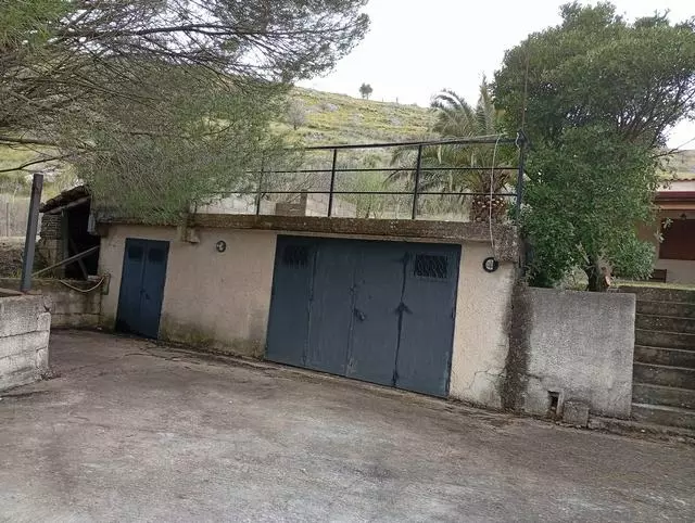 Villa Of 300 M² With Land In Sicily