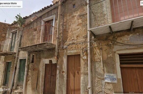 Townhouse Of 0 M² With Garden In Sicily
