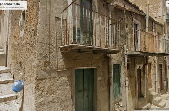 Townhouse Of 80 M² With Garden In Sicily