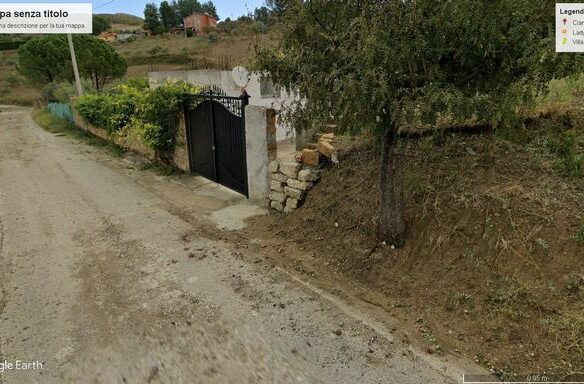 Villa Of 300 M² With Land In Sicily