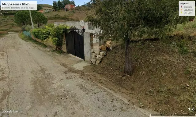 Villa Of 300 M² With Land In Sicily