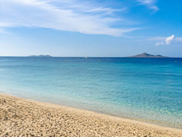 Exceptional Fully Renovated Apartment – Only 1 Minute From The Beach!