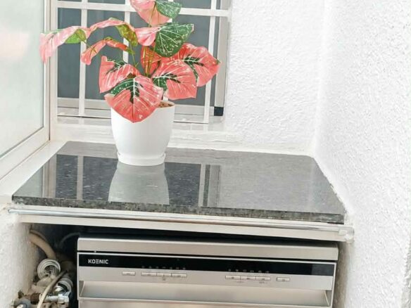 Exceptional Fully Renovated Apartment – Only 1 Minute From The Beach!