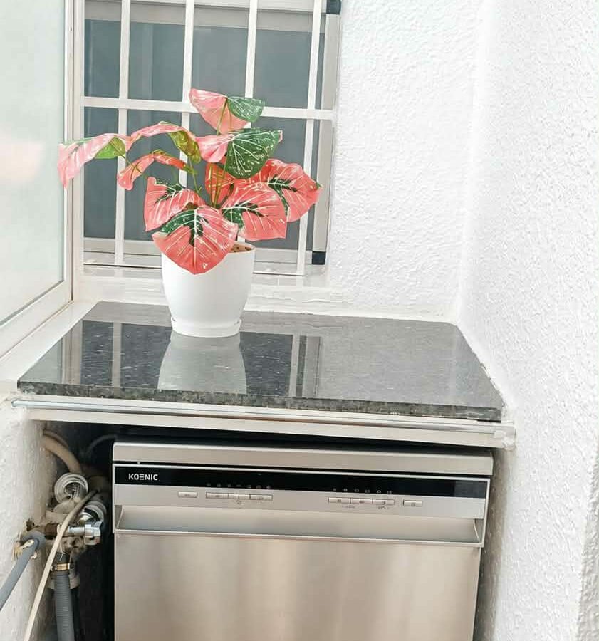 Exceptional Fully Renovated Apartment – Only 1 Minute From The Beach!