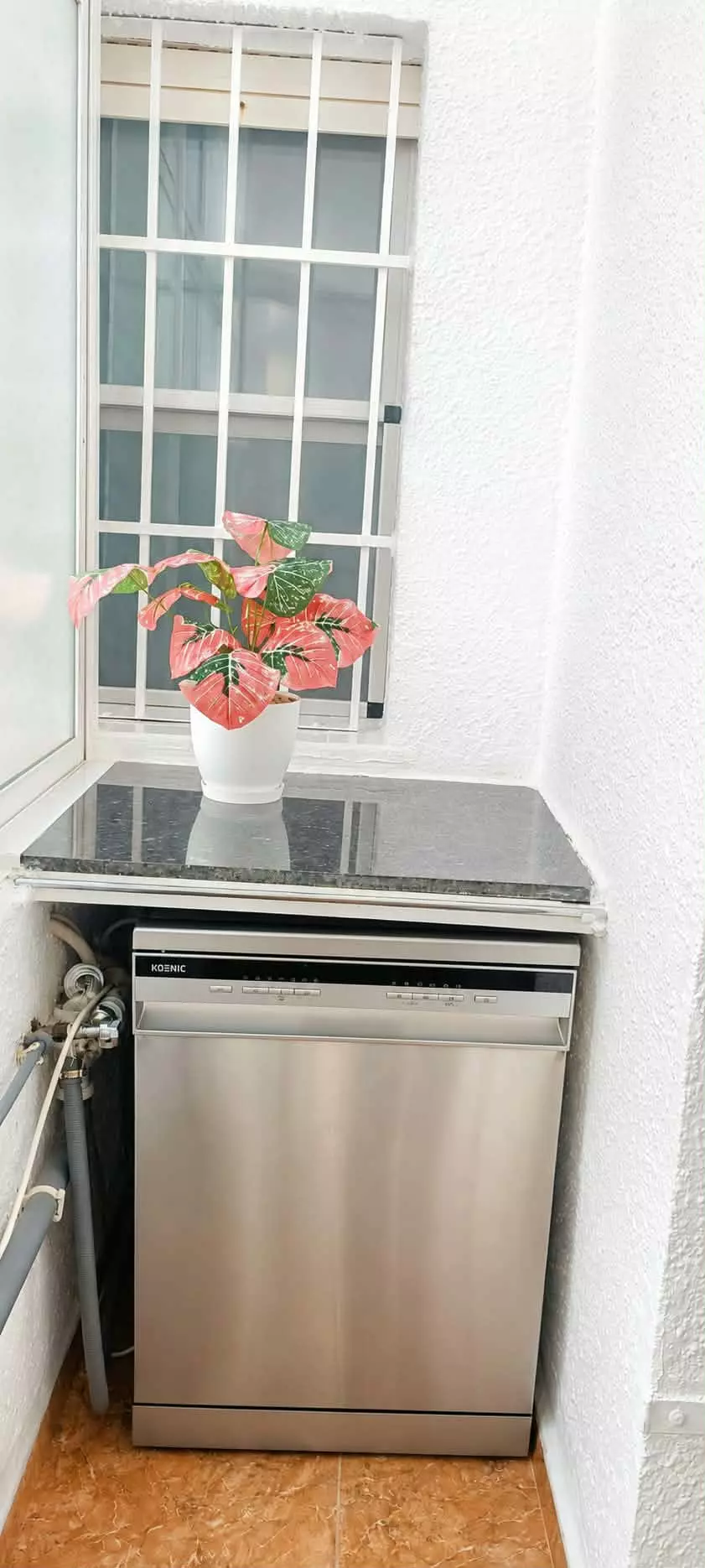 Exceptional Fully Renovated Apartment – Only 1 Minute From The Beach!