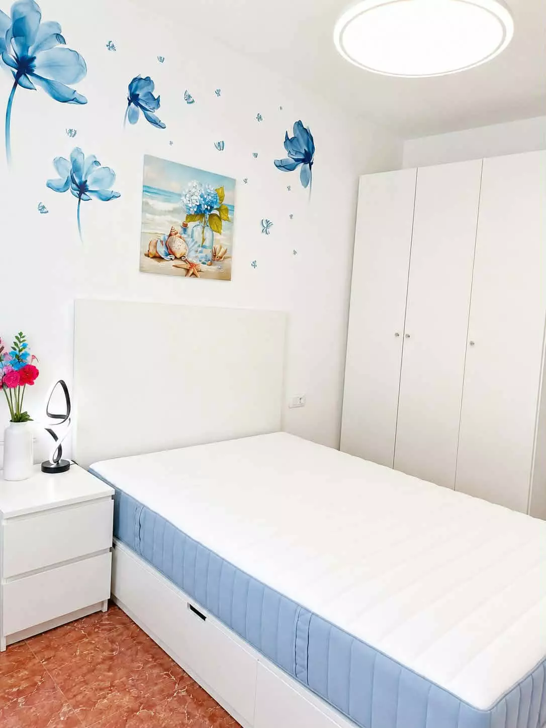 Exceptional Fully Renovated Apartment – Only 1 Minute From The Beach!