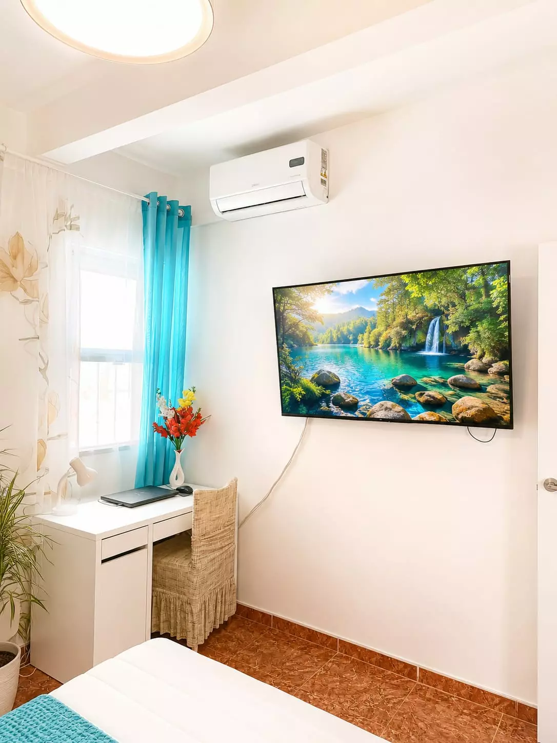Exceptional Fully Renovated Apartment – Only 1 Minute From The Beach!