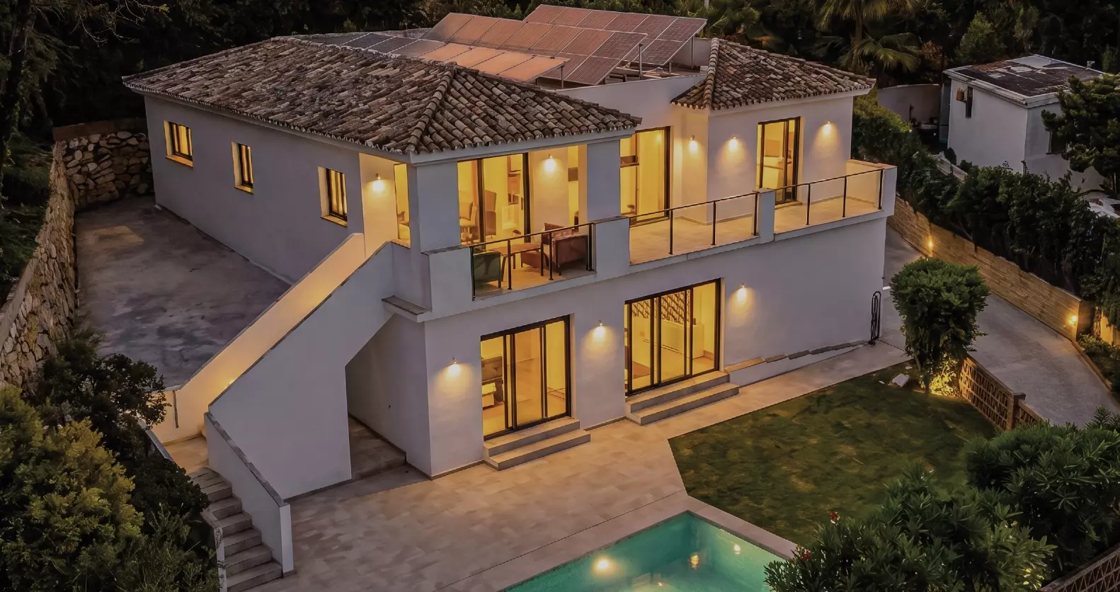 Villa Of 4 Bedrooms With Renovated Features In El Rosario, Marbella