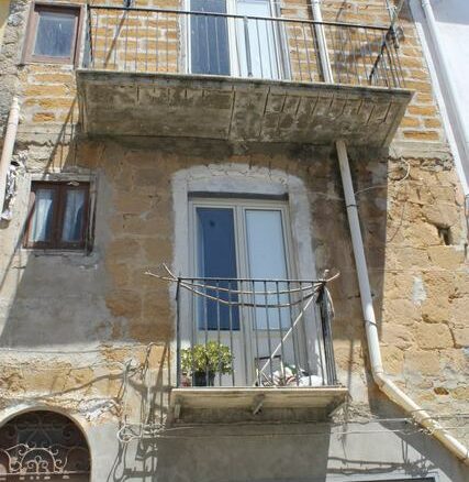 Townhouse Of 0 M² With Via Montalbano In Sicily