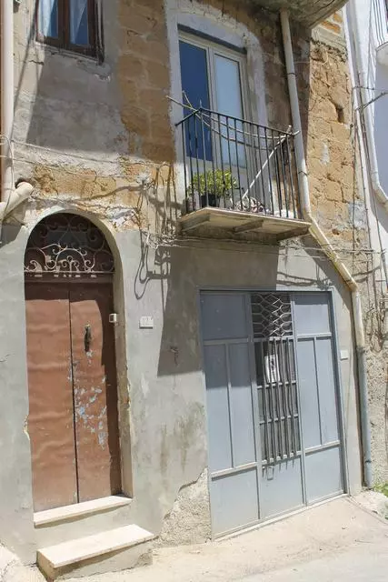 Townhouse Of 0 M² With Via Montalbano In Sicily