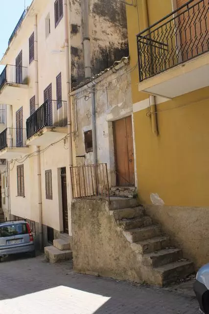 Townhouse Of 0 M² With Via Montalbano In Sicily