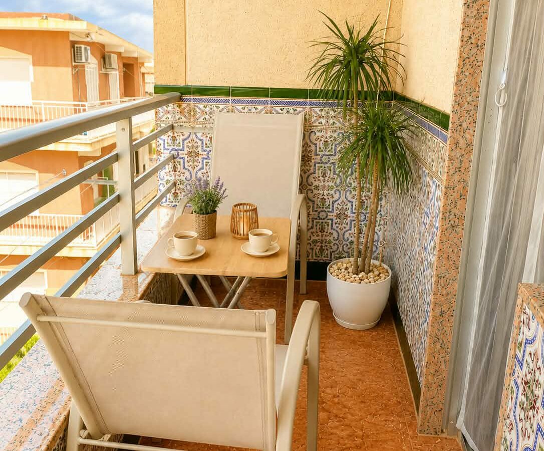 Exceptional Fully Renovated Apartment – Only 1 Minute From The Beach!